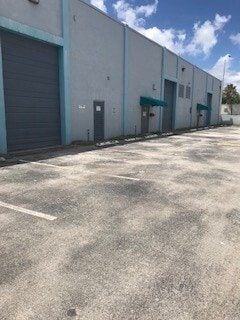 9550-9552 NW 12th St, Miami, FL to rent - Building Photo - Image 2 of 9