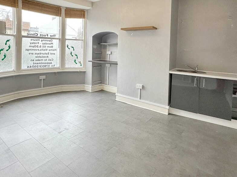 30-31 Bridge St, Doncaster to rent - Interior Photo - Image 1 of 6