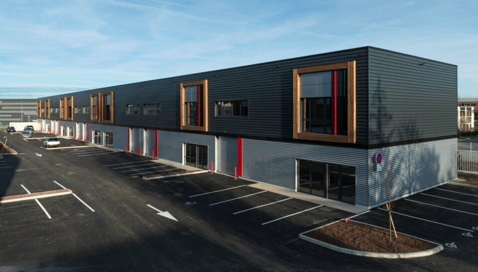 Light Industrial in Saint-Quentin-Fallavier to rent Building Photo- Image 1 of 7