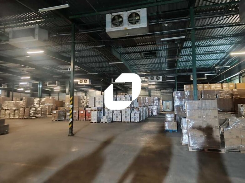 Light Industrial in Orly to rent - Interior Photo - Image 3 of 7
