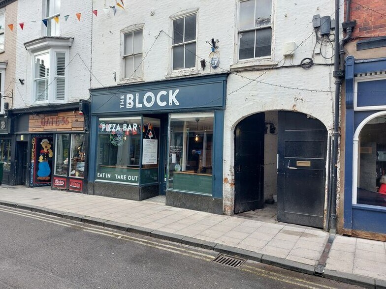 54-54A Goodramgate, York to rent - Building Photo - Image 2 of 2