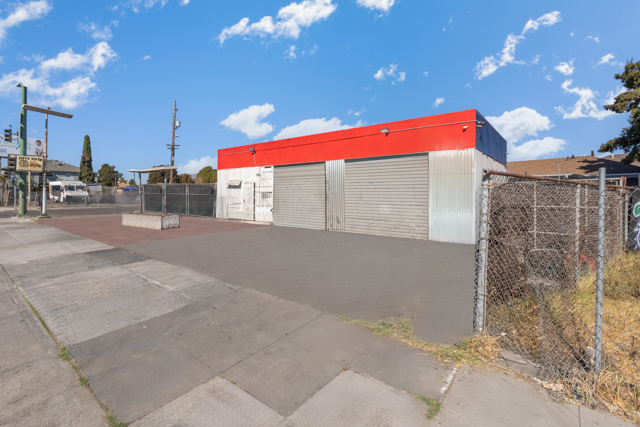 5500 International Blvd, Oakland, CA for sale - Building Photo - Image 3 of 19