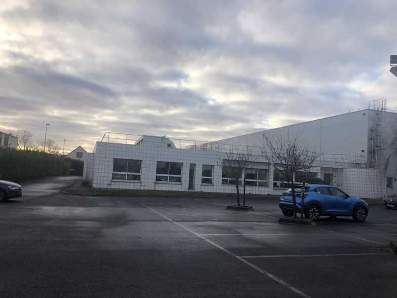 Industrial in Tremblay-en-France to rent - Building Photo - Image 1 of 10