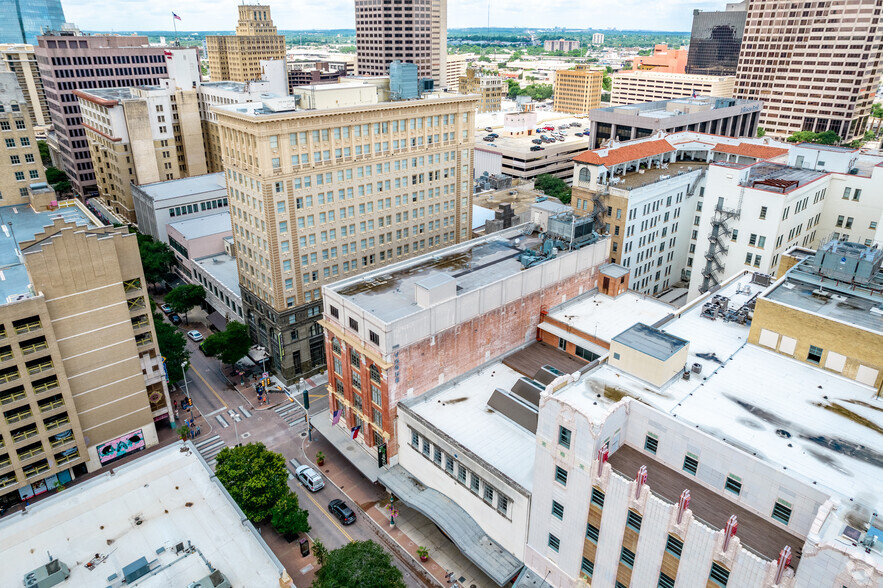 600 Navarro St, San Antonio, TX for rent - Aerial - Image 3 of 4