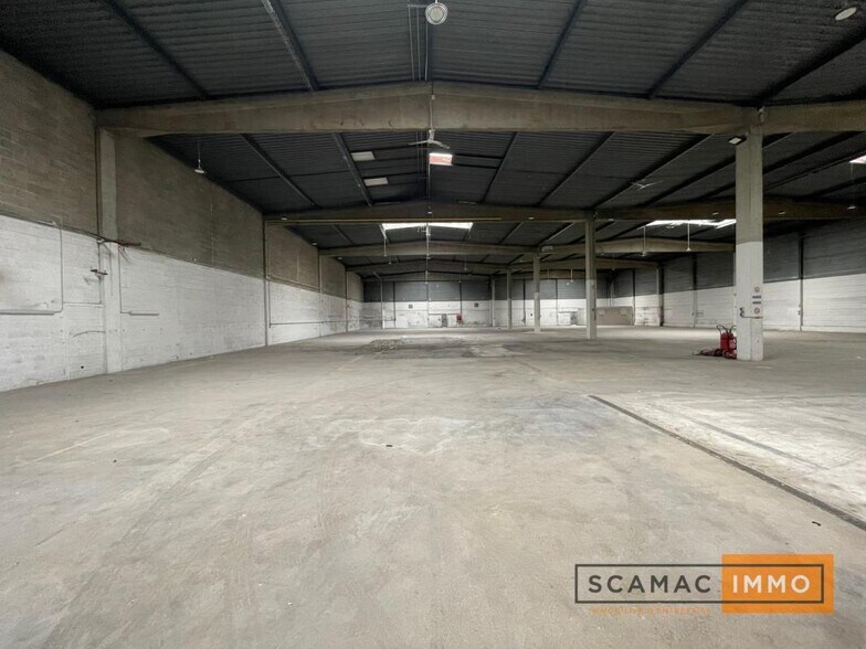 Industrial in MORANGIS to rent - Interior Photo - Image 2 of 11