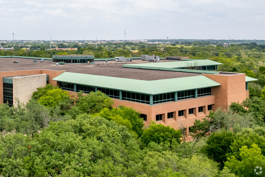 8900 Amberglen Blvd, Austin, TX for rent - Building Photo - Image 1 of 6