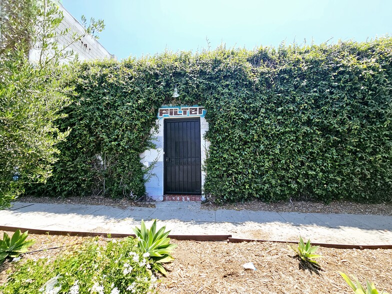 5908 Barton Ave, Los Angeles, CA for rent - Building Photo - Image 1 of 11