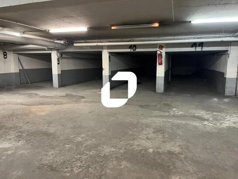 Industrial in Montrouge to rent - Building Photo - Image 3 of 7