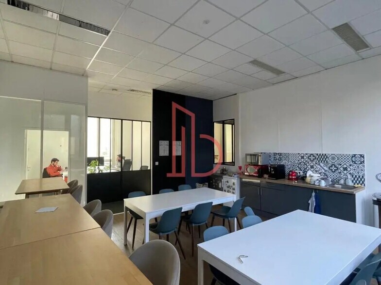 Office in Bordeaux to rent - Interior Photo - Image 1 of 5