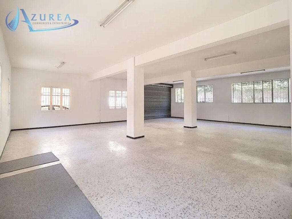 Location Entrepôt 226 m² - Photo 1