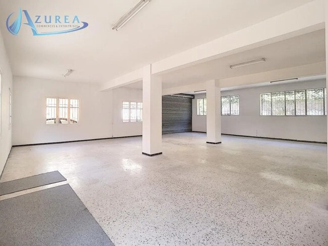 Location Entrepôt 226 m²