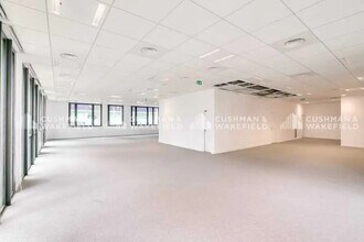 Office in Massy to rent Interior Photo- Image 2 of 9