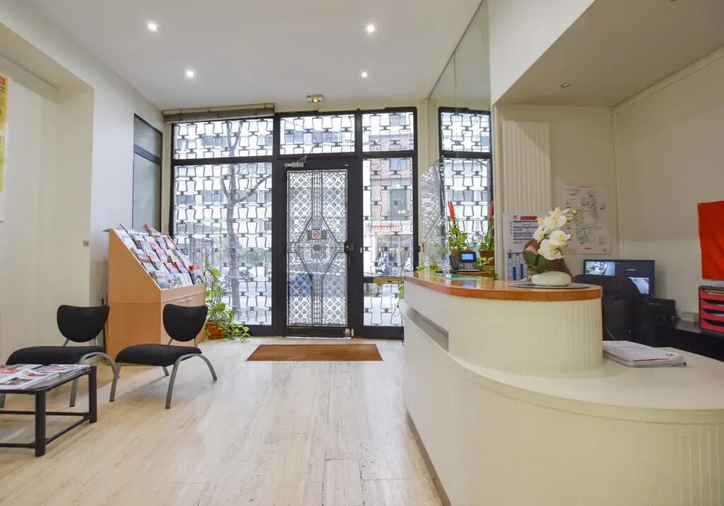 Location Commerce 1 373 m² - Photo 1
