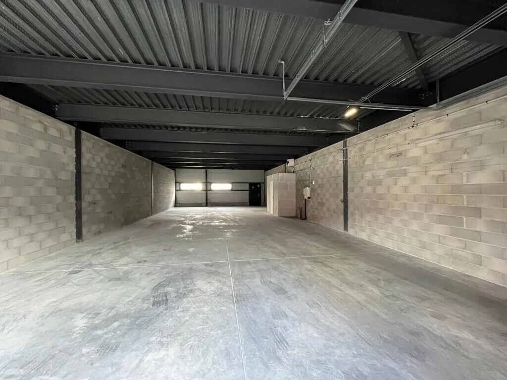 Location Local d'activités 166 m² - Photo 1