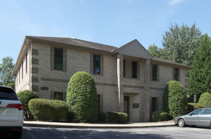 1350 SE Maynard Rd, Cary, NC for rent - Primary Photo - Image 1 of 11