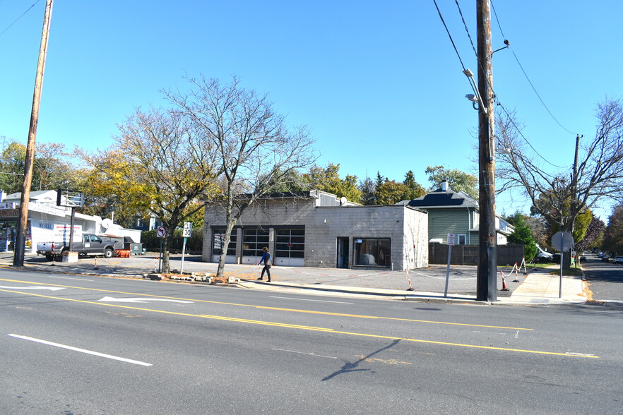 679 Port Washington Blvd, Port Washington, NY for rent - Building Photo - Image 2 of 2