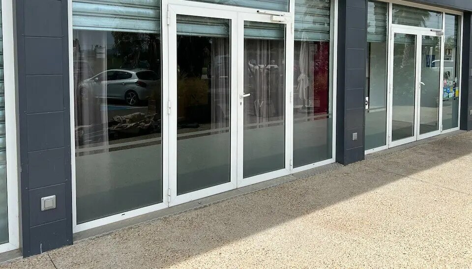 Retail in Éguilles to rent Building Photo- Image 1 of 4