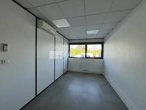 Light Industrial in Vaulx-en-Velin to rent Interior Photo- Image 2 of 4