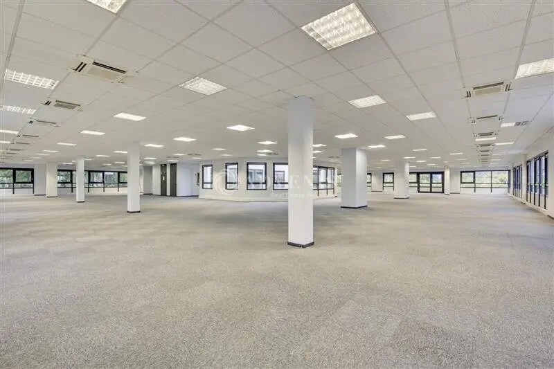 Office in Guyancourt to rent Building Photo- Image 1 of 7