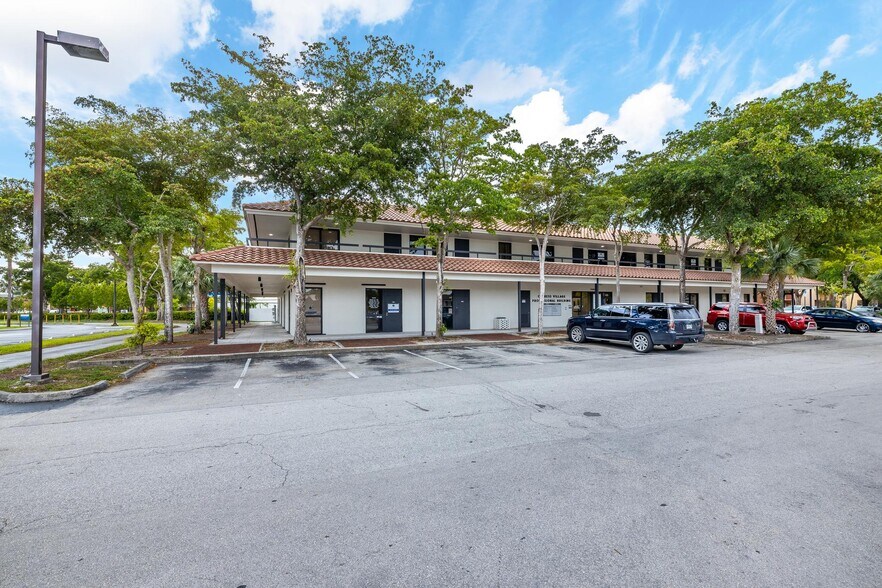 7480 Fairway Dr, Miami Lakes 33014