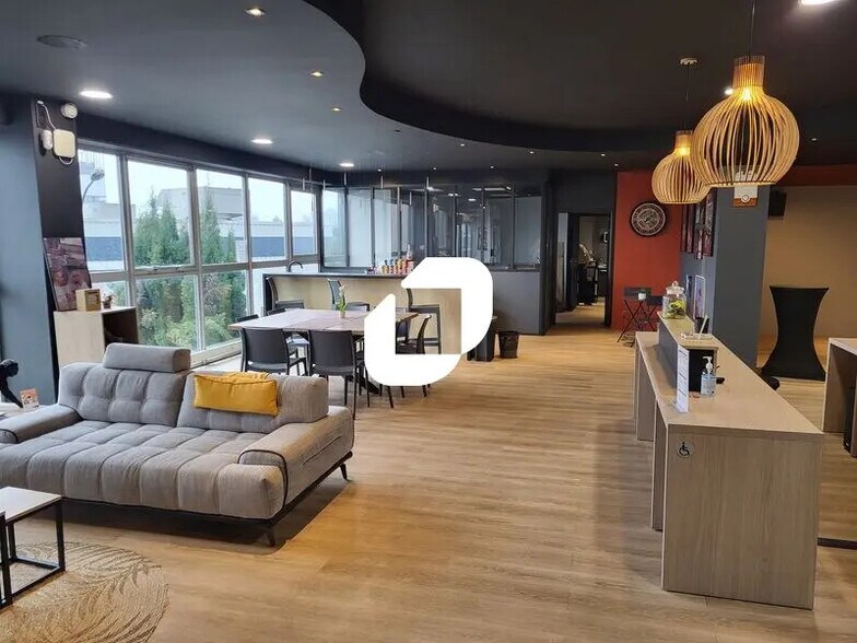 Retail in Mérignac to rent - Building Photo - Image 1 of 9