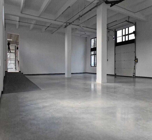 Light Industrial in Ivry-sur-Seine to rent - Building Photo - Image 3 of 25