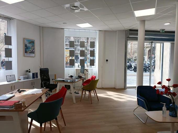 Retail in Marseille to rent - Interior Photo - Image 1 of 7