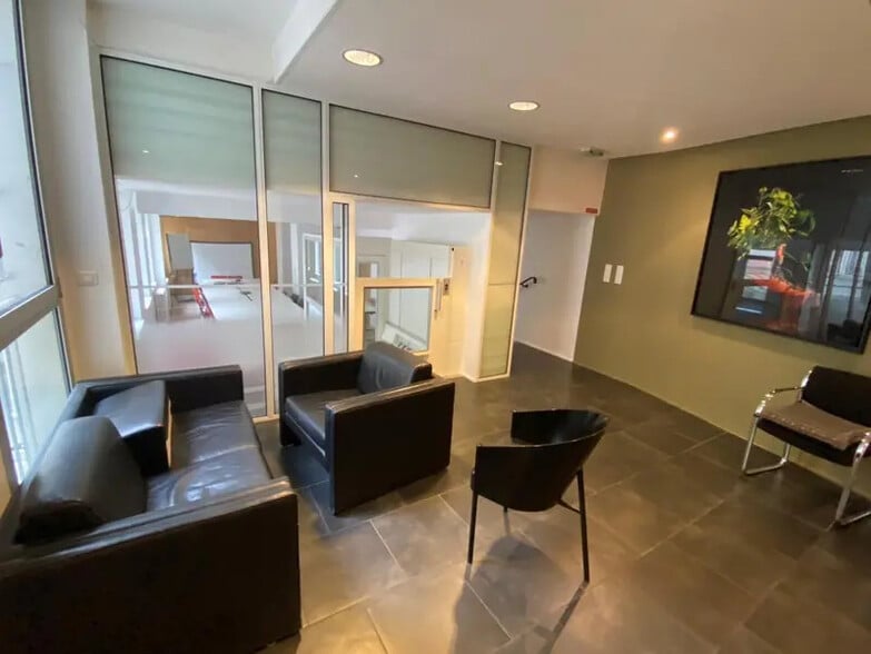 Office in Paris for sale - Lobby - Image 3 of 18