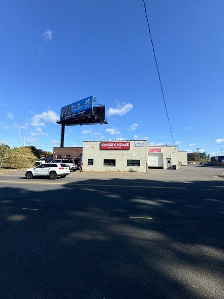 669 First Ave, West Haven, CT for rent - Building Photo - Image 3 of 5