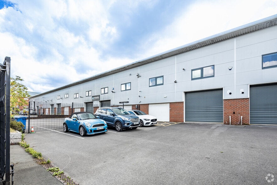 Varley St, Manchester to rent - Building Photo - Image 2 of 20