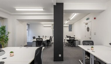12 Margaret St, London to rent Interior Photo- Image 1 of 5