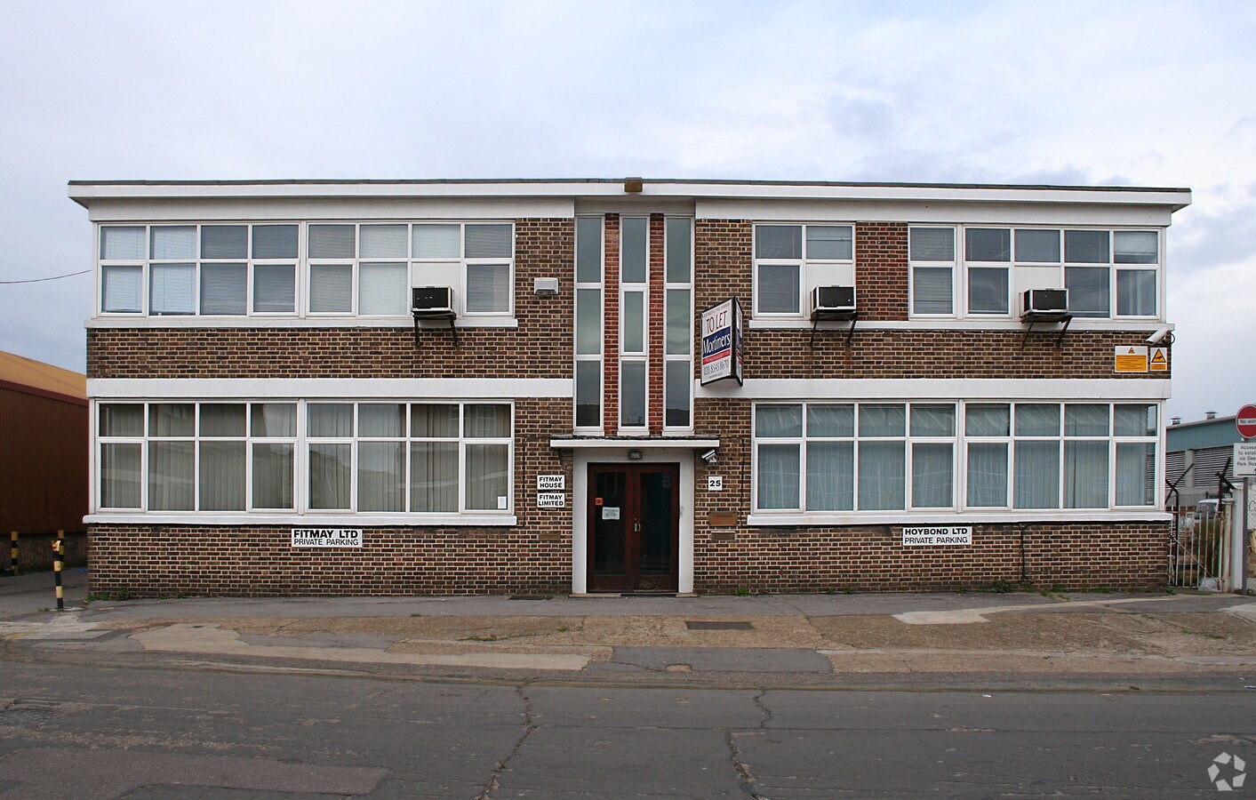 25 Lombard Rd, London SW19 3TZ