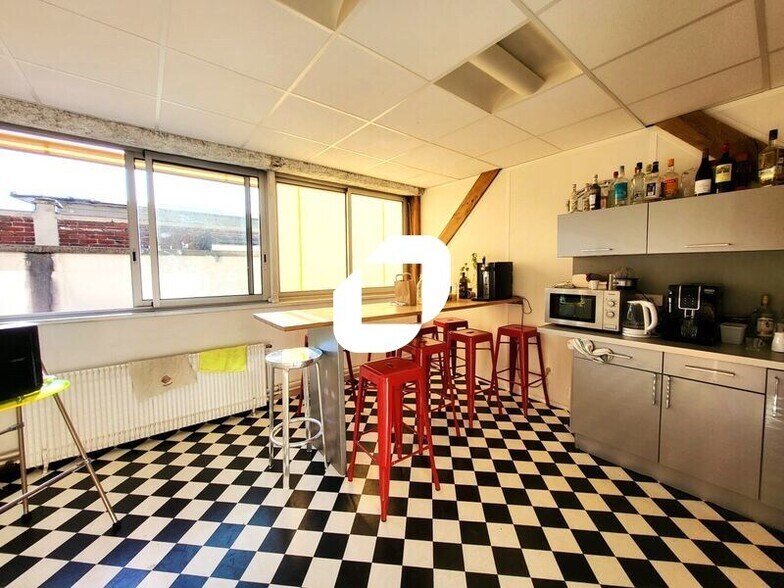 Office in Malakoff to rent - Building Photo - Image 3 of 9