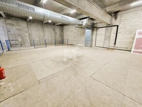 Light Industrial in Évry-Courcouronnes to rent Interior Photo- Image 1 of 4
