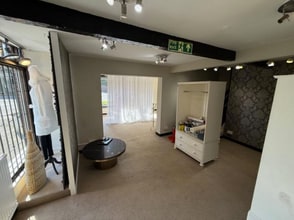 Ambers, The Millstream, London Road, Amersham to rent Interior Photo- Image 1 of 3