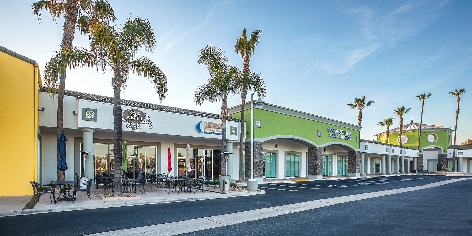 2200 Outlet Center Dr, Oxnard 93030 UK