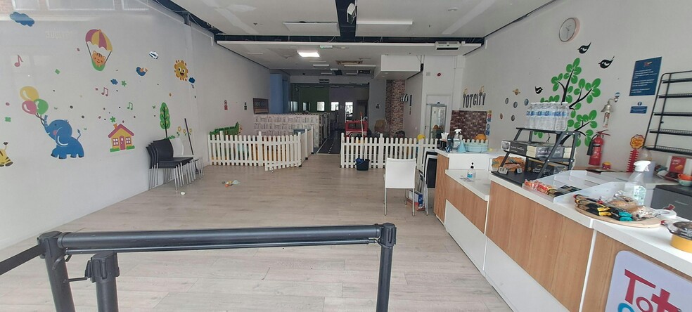 Liverpool Rd, Worthing to rent - Building Photo - Image 3 of 11
