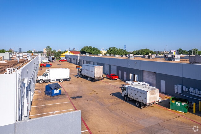 More details for 2154 W Northwest Hwy, Dallas, TX - Flex, Industrial for Rent