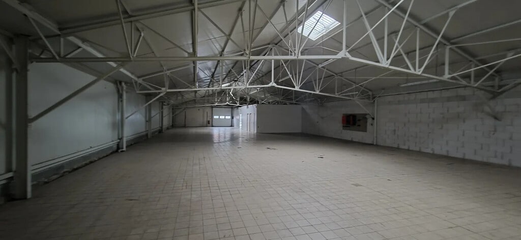 Location Entrepôt 526 m² - Photo 1