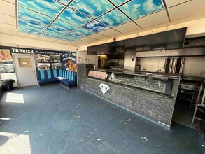 33 Marsh St S, Stoke On Trent to rent Building Photo- Image 1 of 7