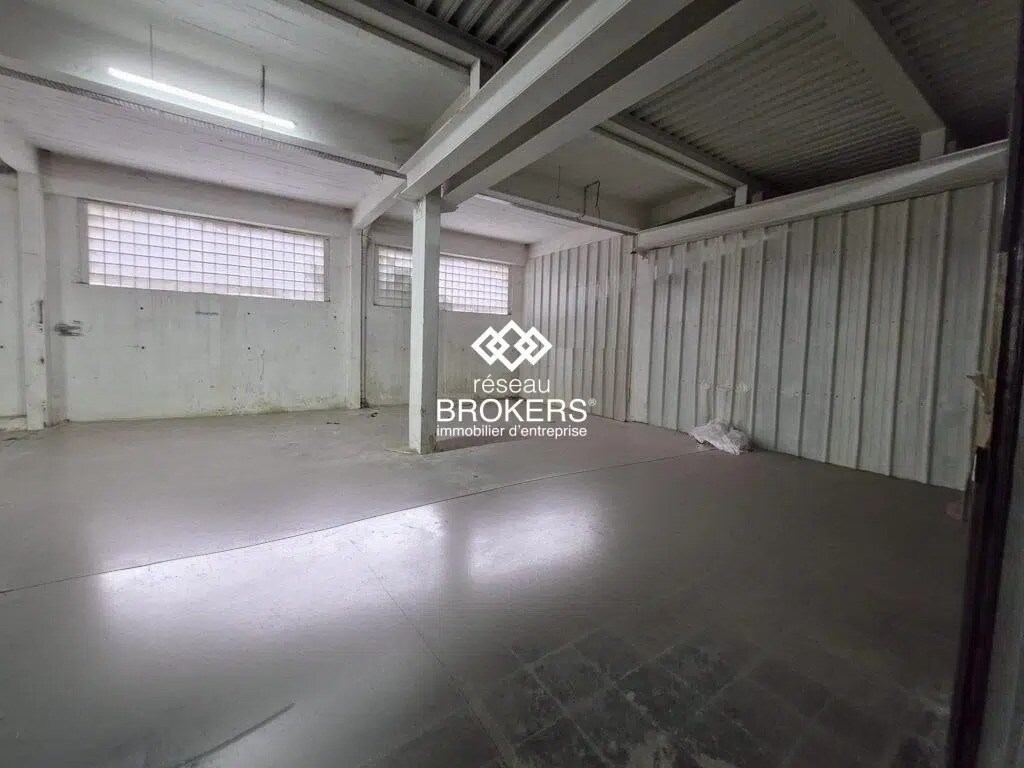 Industrial in Bondy to rent Interior Photo- Image 1 of 4