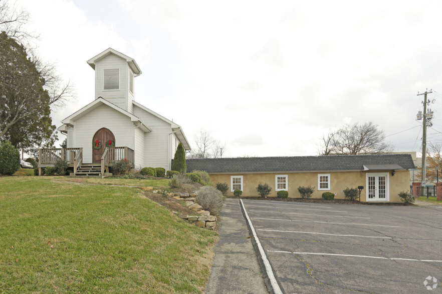 5902 Kingston Pike, Knoxville, TN for sale - Primary Photo - Image 1 of 1