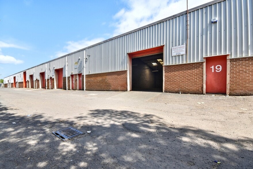 Earnhill Rd, Greenock to rent - Building Photo - Image 2 of 6