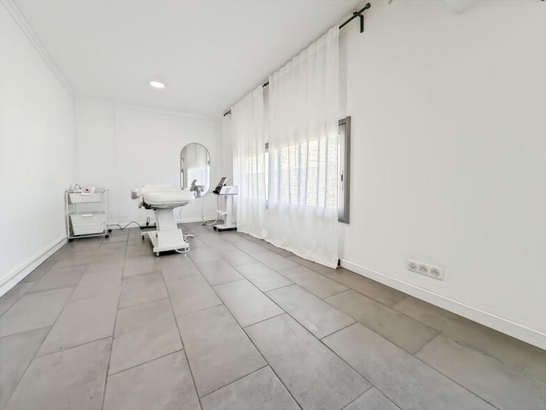 23 Boulevard De La Gare, La Penne-sur-Huveaune to rent - Interior Photo - Image 3 of 23