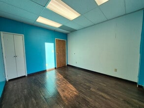 2500 W Broad St, Athens, GA to rent Interior Photo- Image 2 of 4