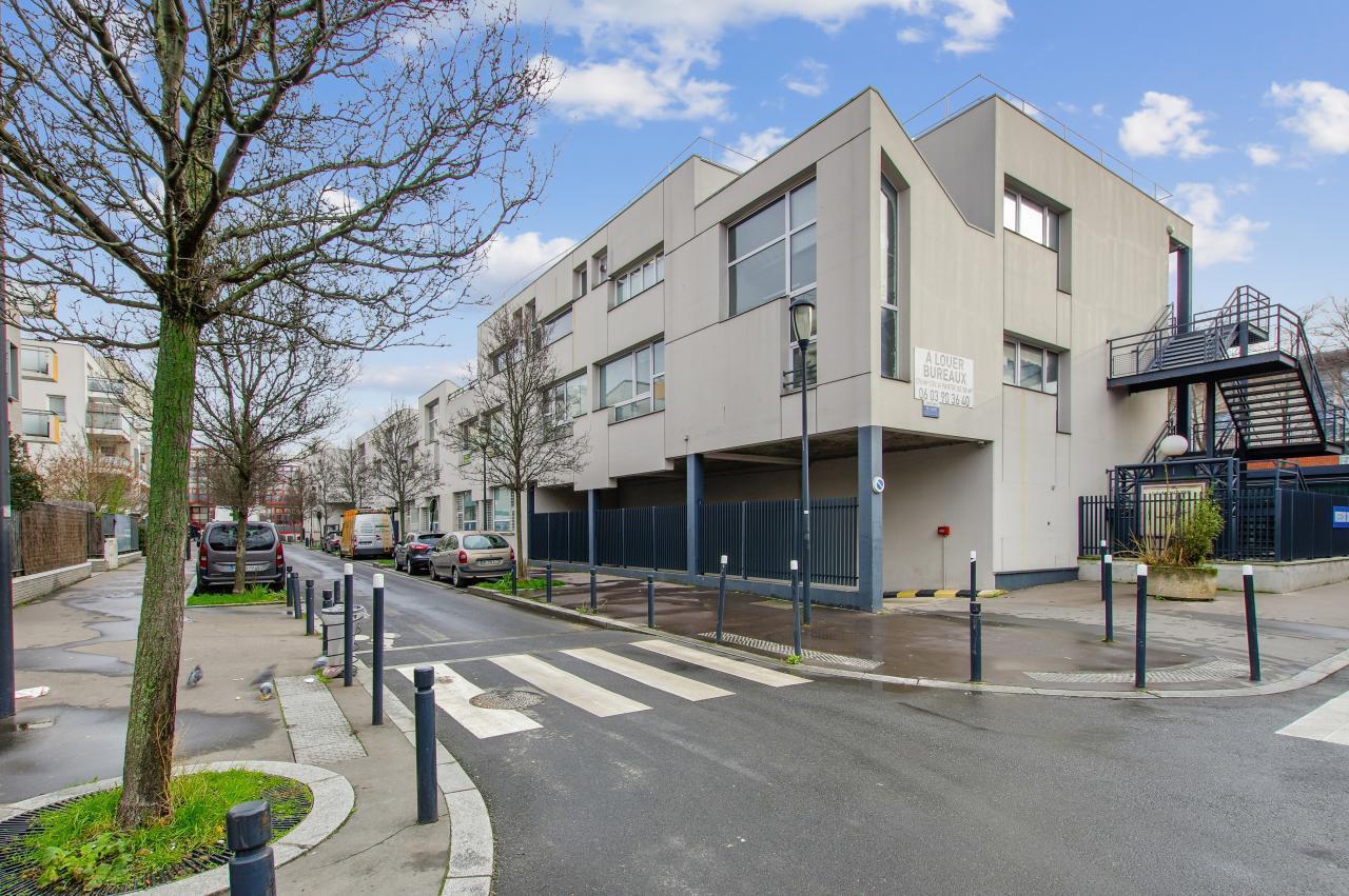 Office in Saint-Denis to rent Building Photo- Image 1 of 27