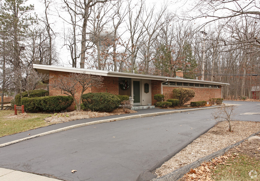 2201 Medford Rd, Ann Arbor, MI for rent - Primary Photo - Image 1 of 21