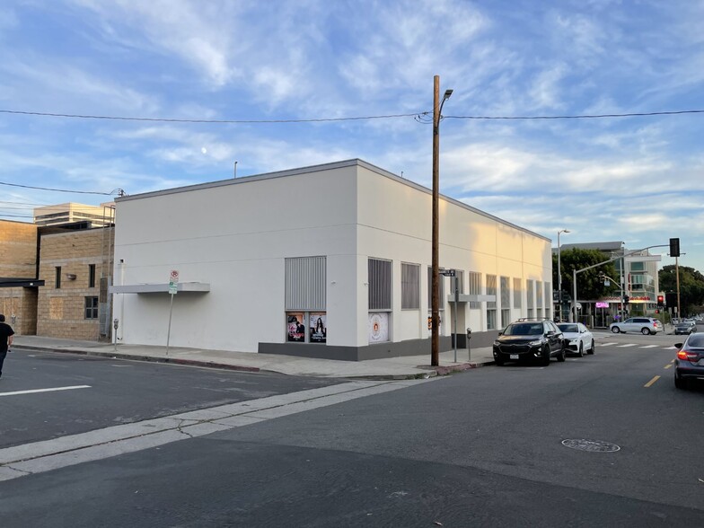 11329 Santa Monica Blvd, Los Angeles, CA for rent - Building Photo - Image 2 of 10