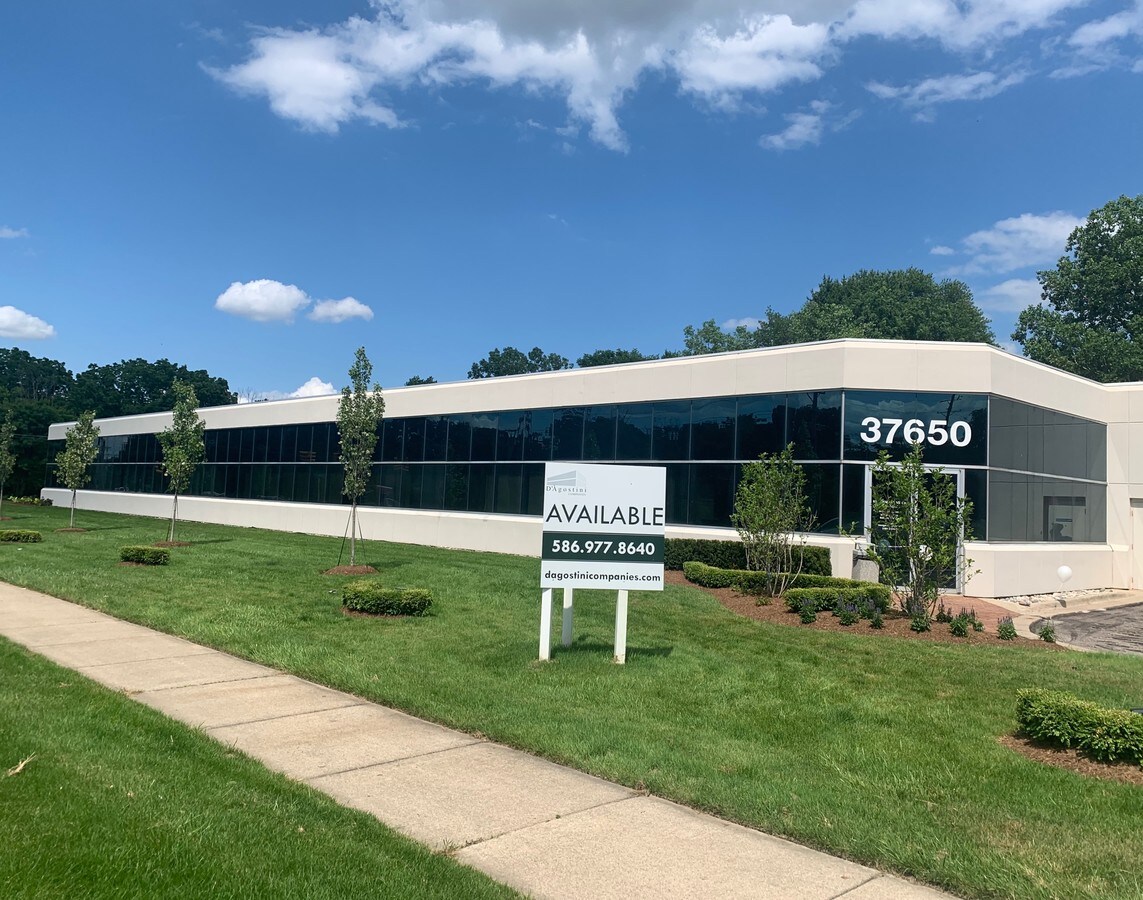 37650 Garfield Rd, Clinton Township 48036 UK