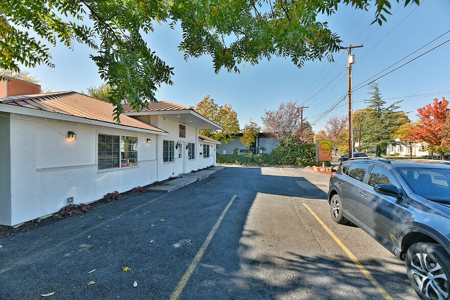 1213 W Main St, Medford, OR for sale - Building Photo - Image 3 of 37